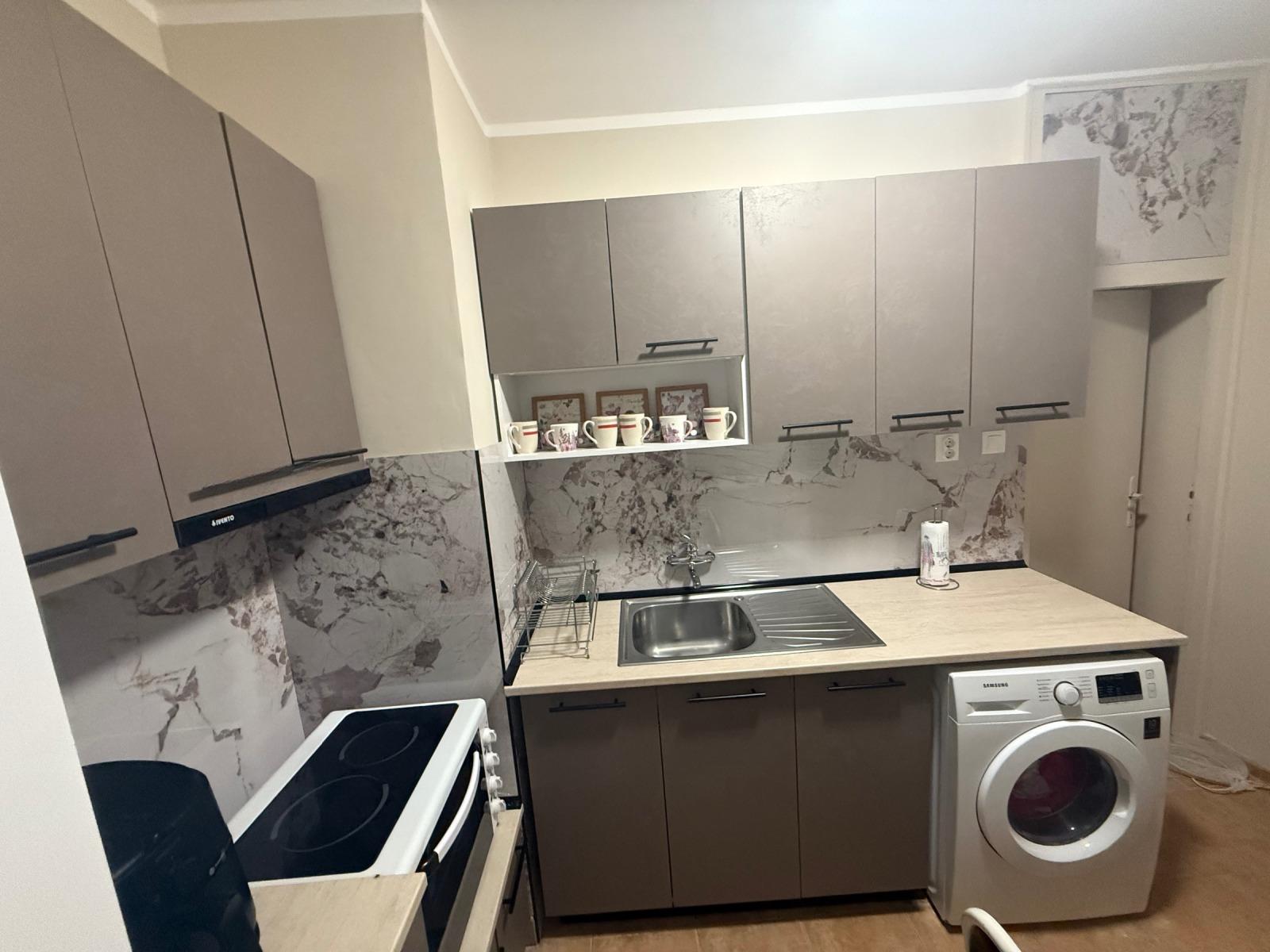 Двустаен обзаведен апартамент кв. Младежки хълм 3