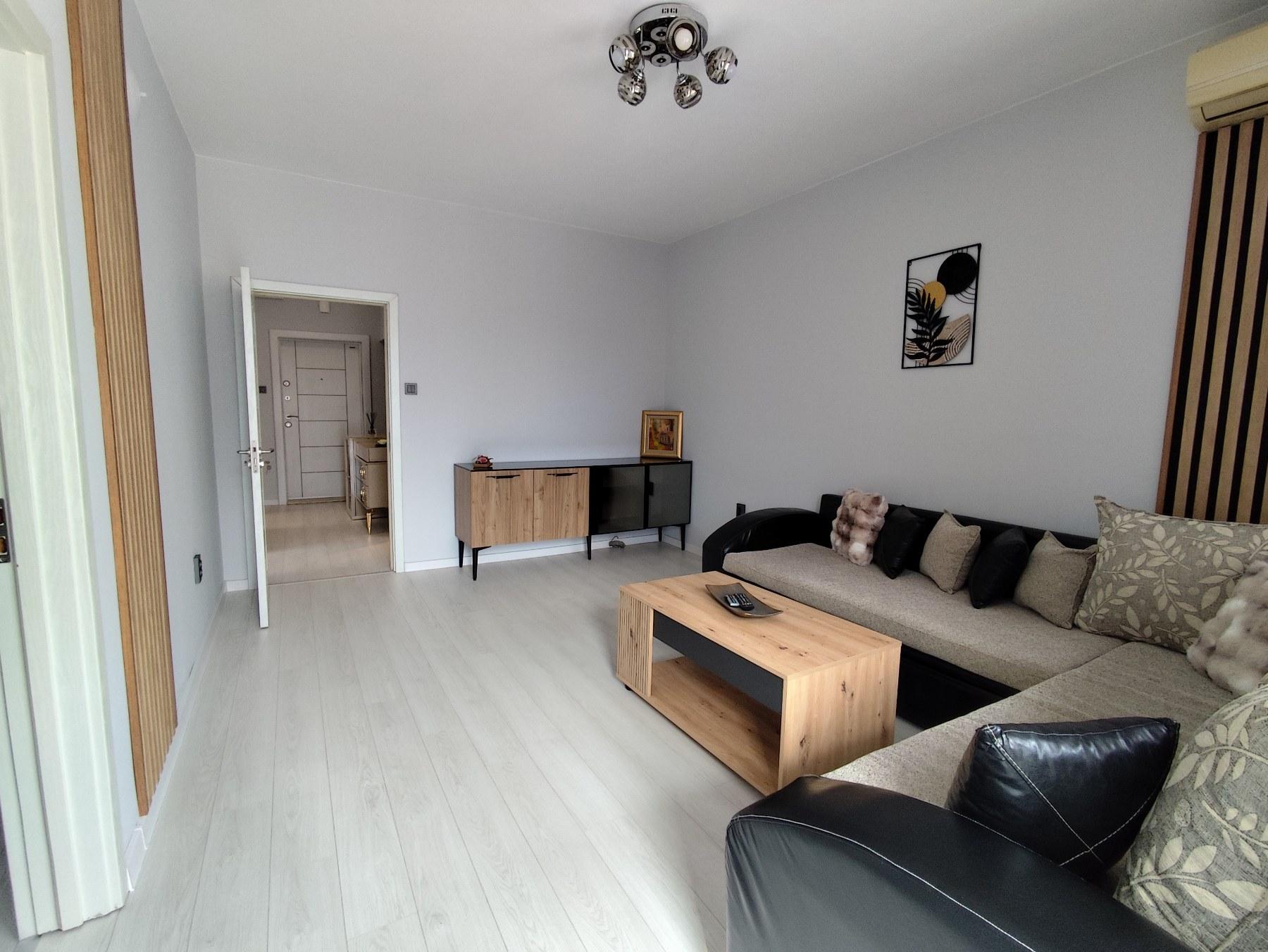 Тристаен обзаведен апартамент - кв. Кючук Париж 2