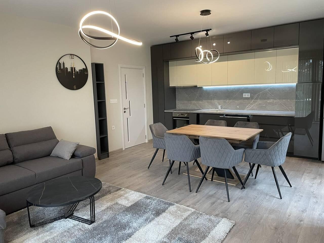 Двустаен обзаведен апартамент - кв. Христо Смирненски