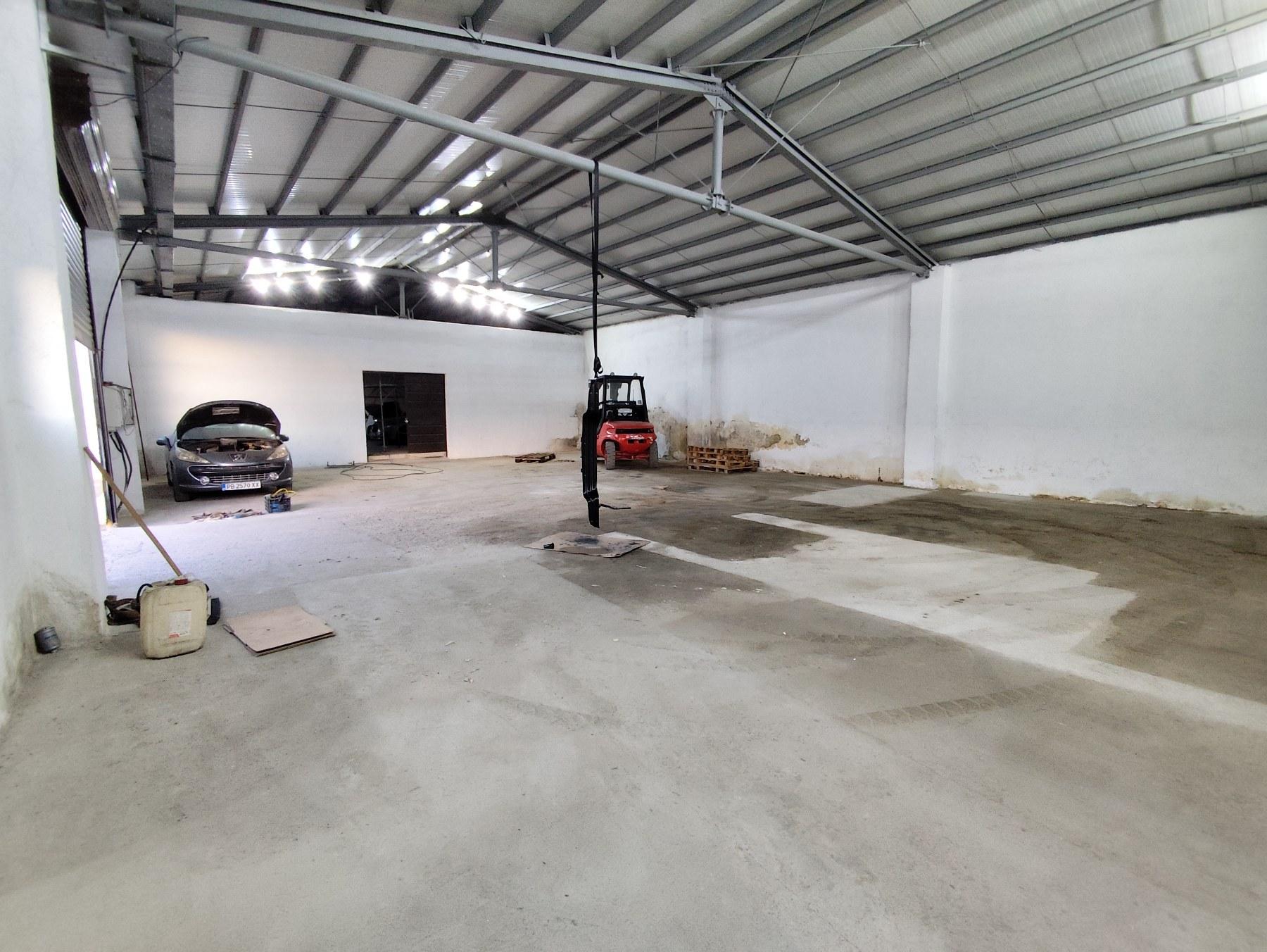 Работещ бизнес - Автосервиз с наематели и голям парцел! 2