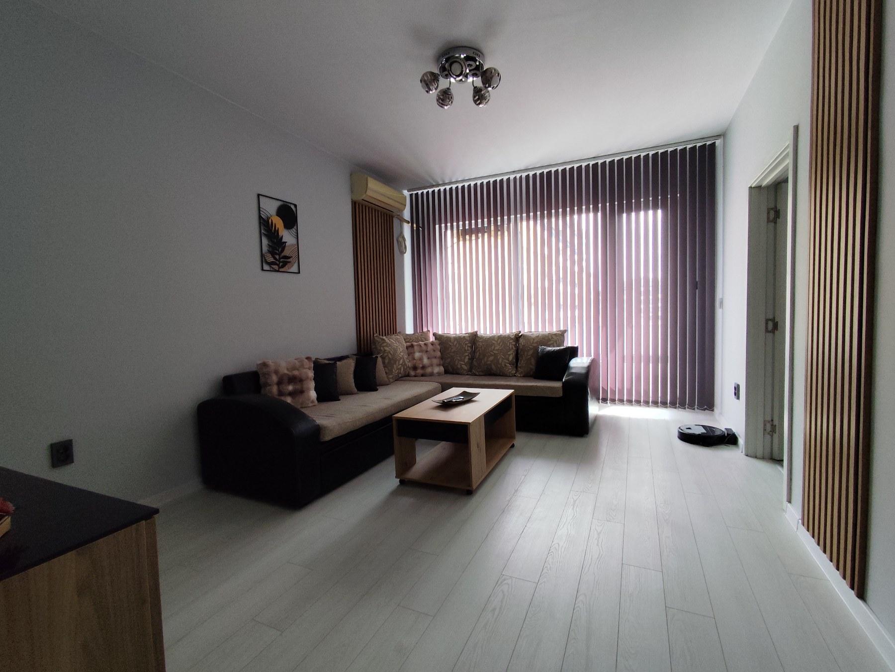 Тристаен обзаведен апартамент - кв. Кючук Париж