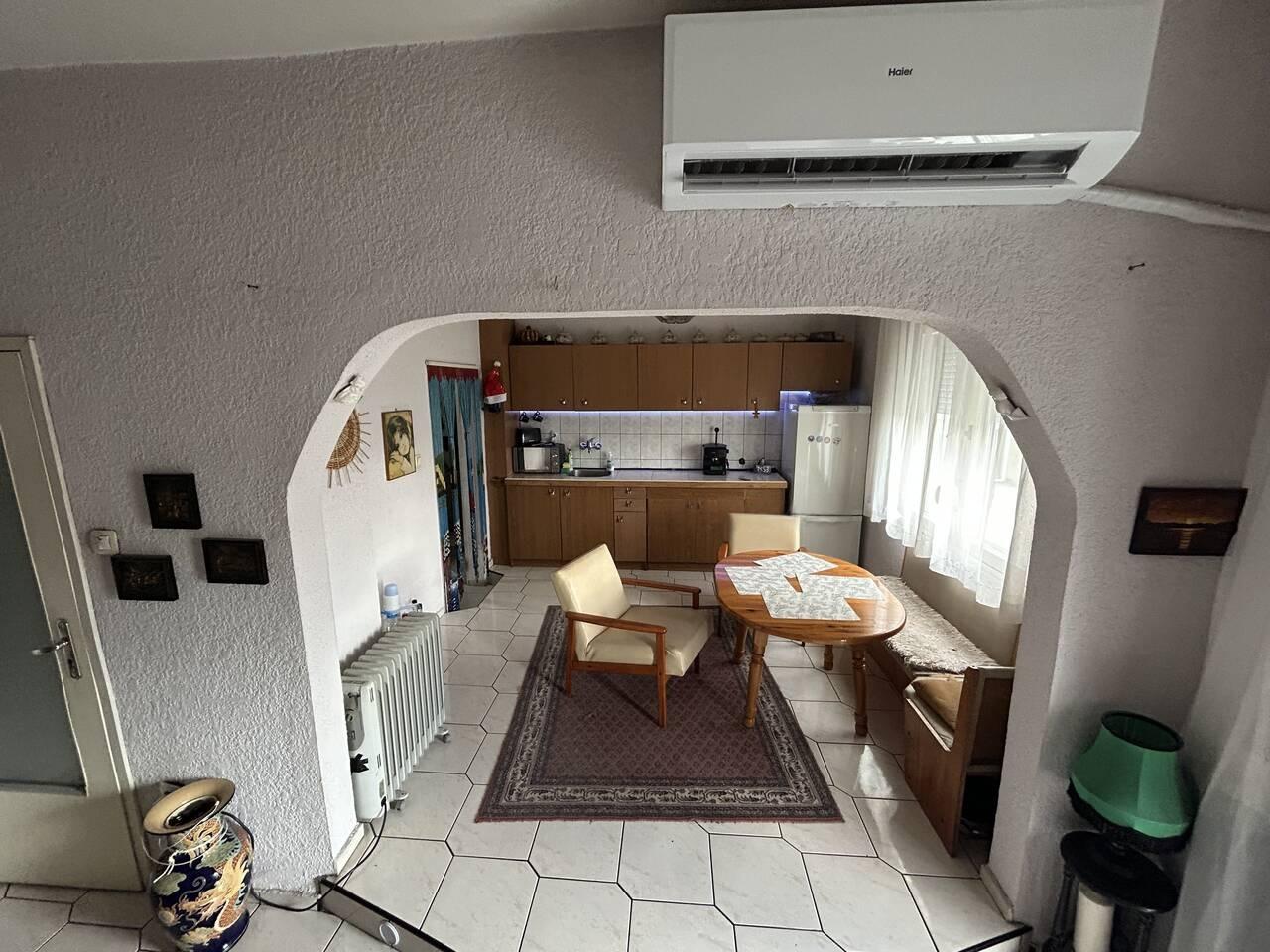 Тристаен обзаведен апартамент - кв. Тракия 3