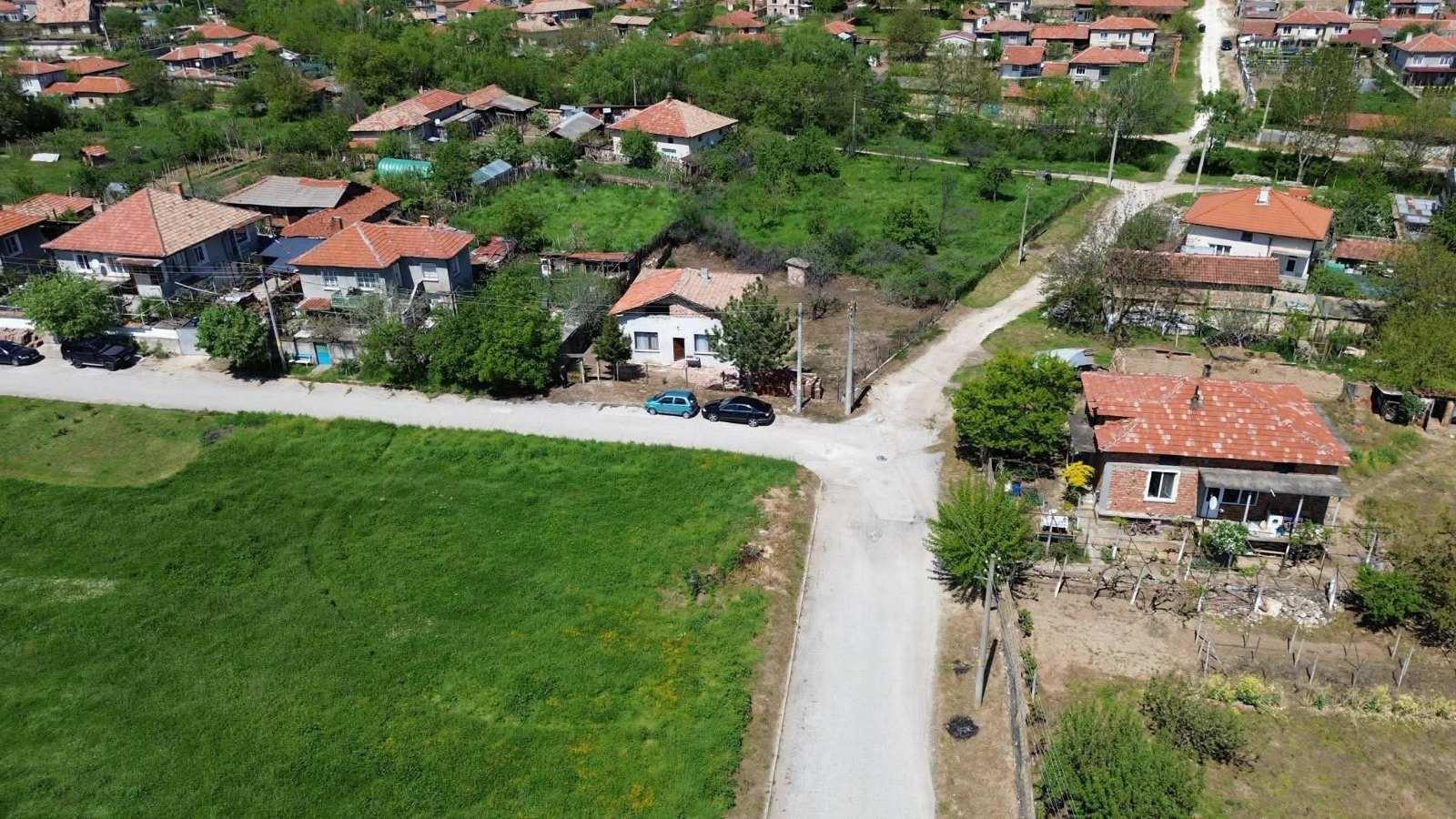 Продава се ексклузивно обзаведена едноетажна къща в с. Песнопой