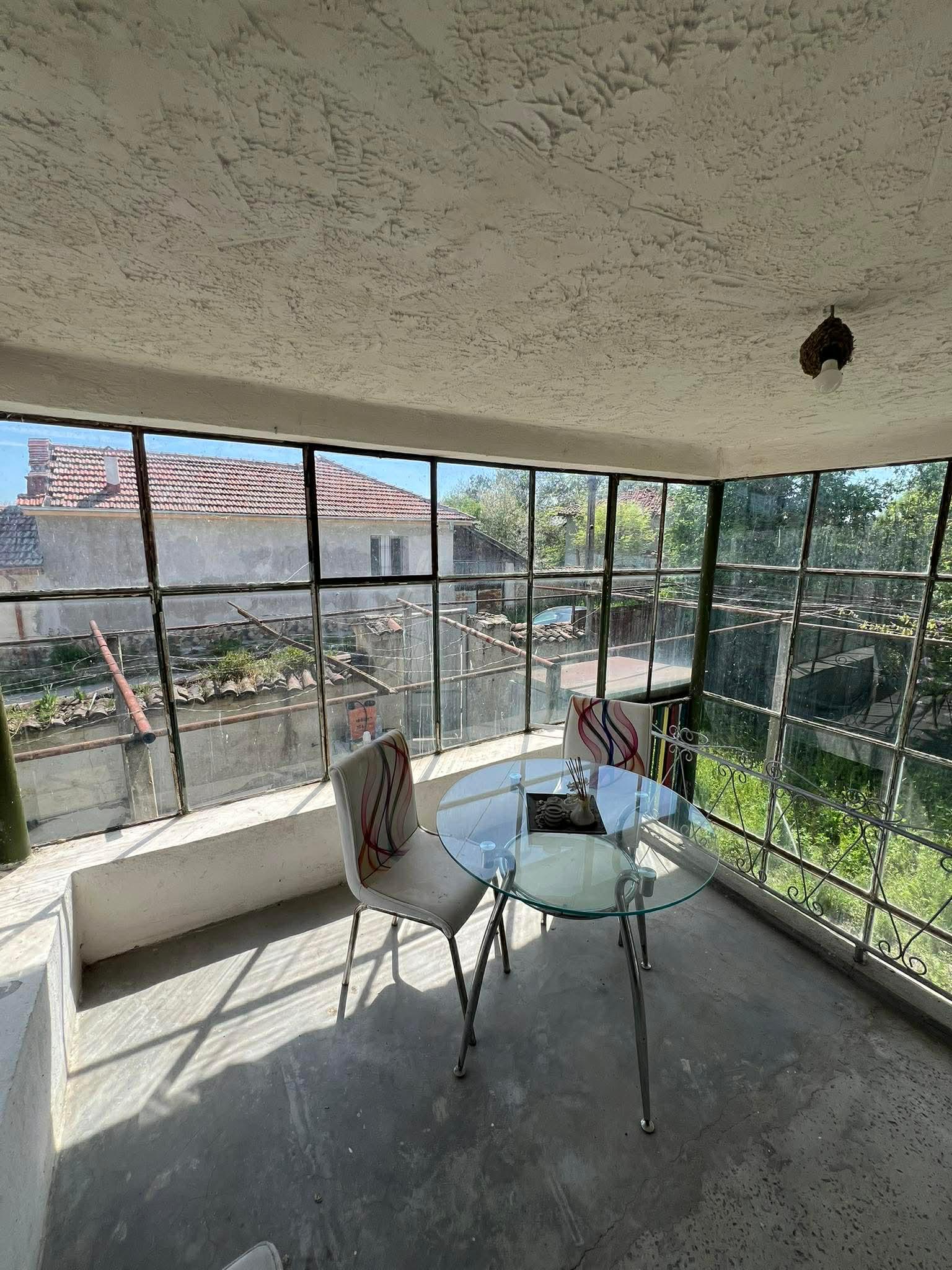 Две къщи в един двор в с. Ръжево - на 20 км от Пловдив, 1 дка двор, готови за живеене 2