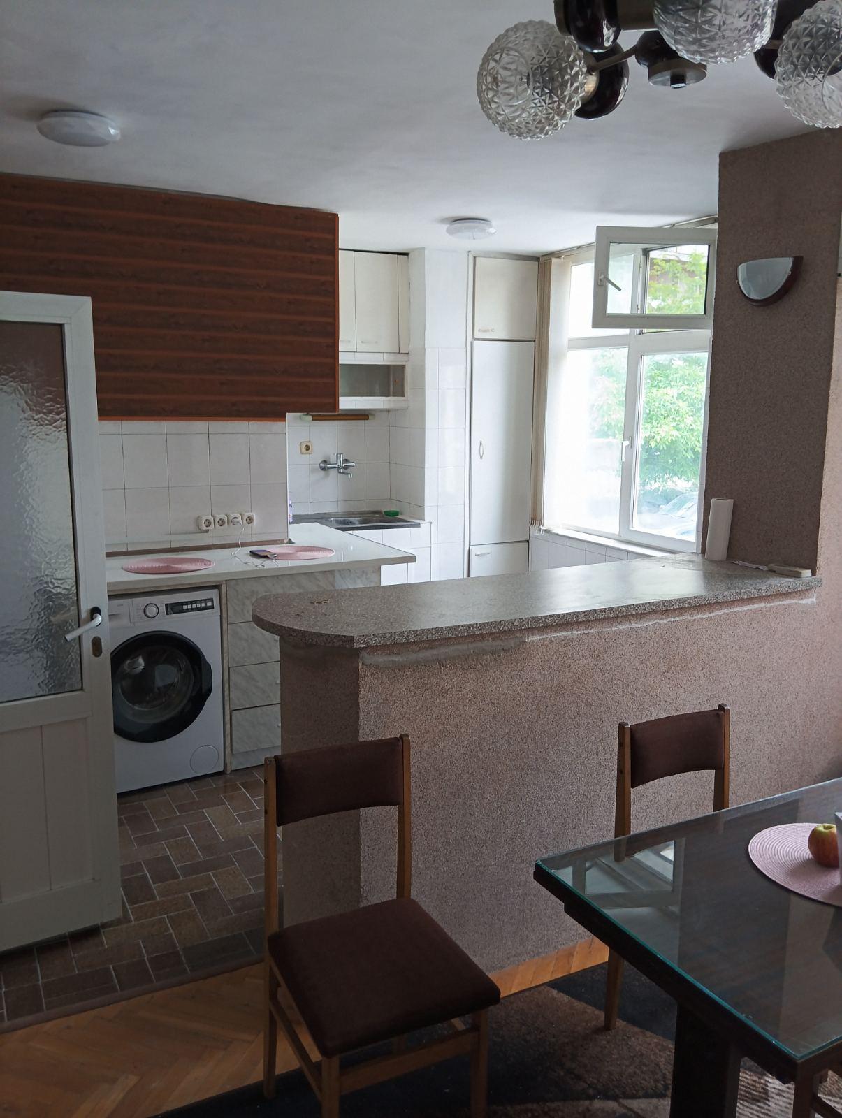 Многостаен обзаведен апартамент - Южен