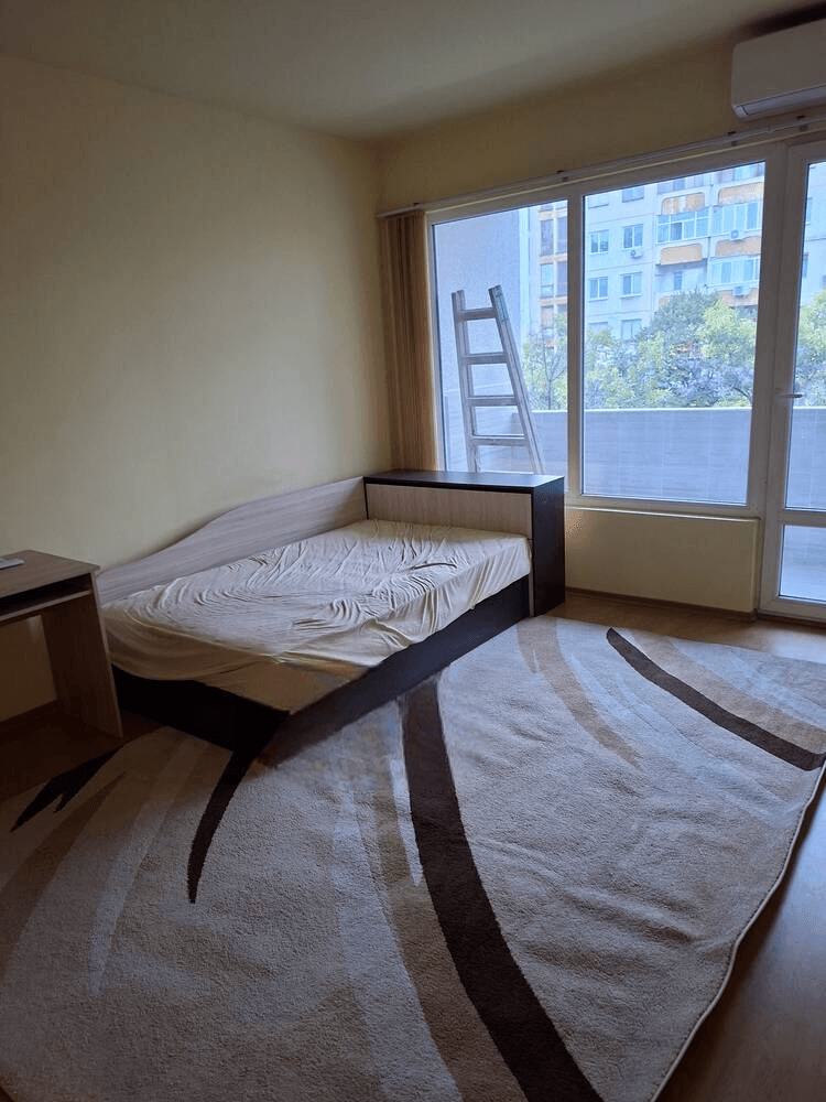 Тристаен апартамент - кв. Кючук Париж 2