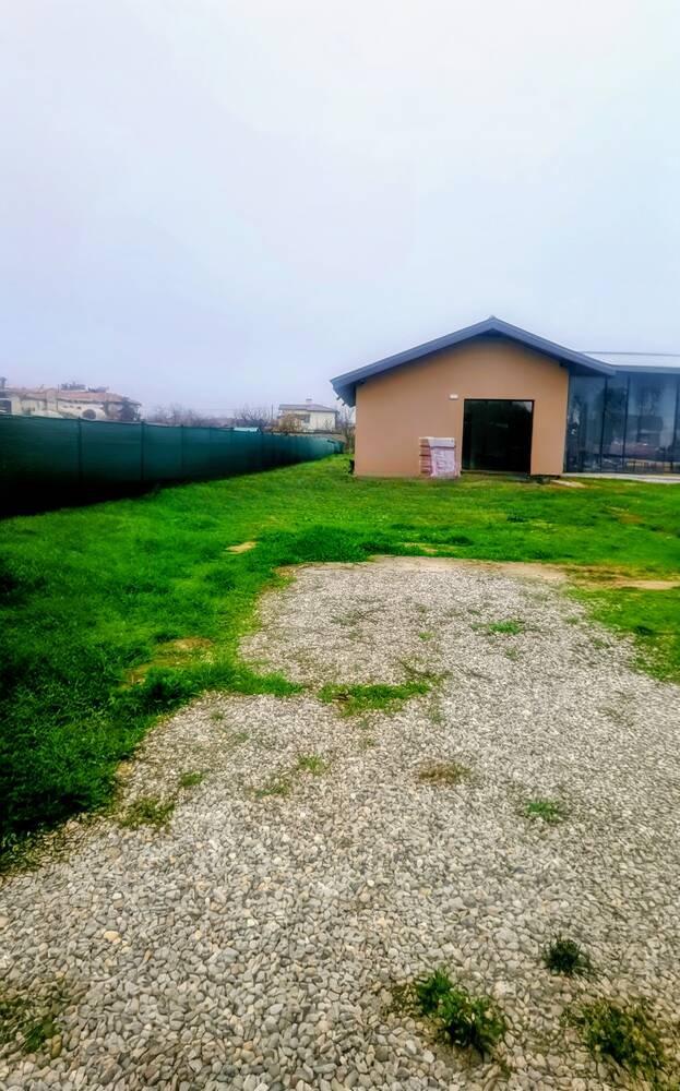 Къща с АКТ 16 - село Скутаре