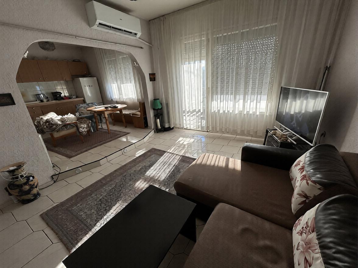 Тристаен обзаведен апартамент - кв. Тракия