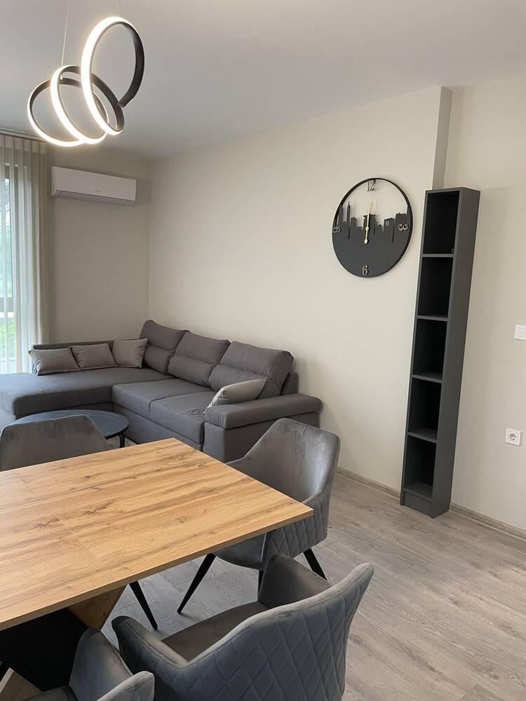 Двустаен обзаведен апартамент - кв. Христо Смирненски 3