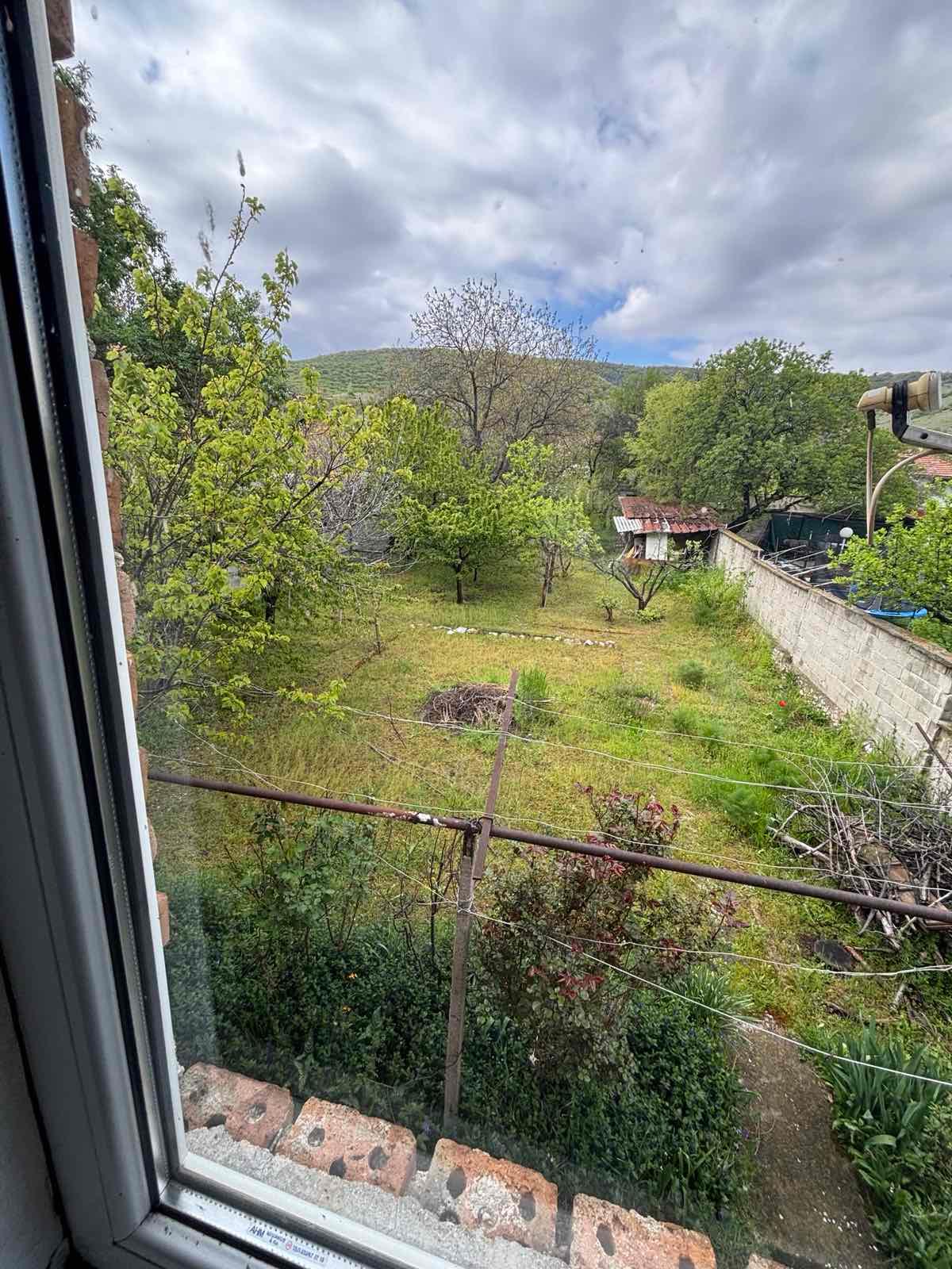 Масивна три етажна къща - село Брестник 3