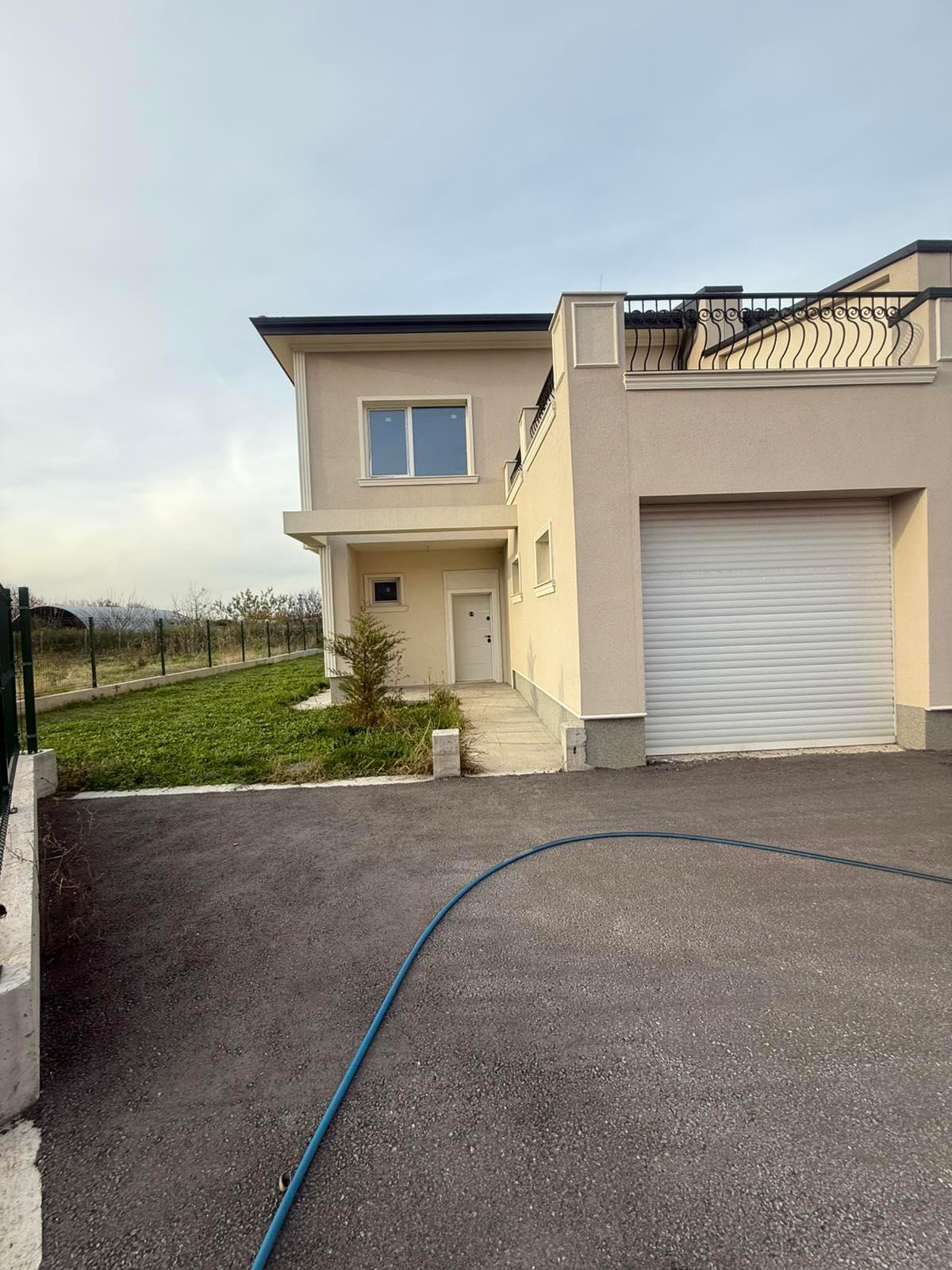 Къща с АКТ 16 - село Първенец 2