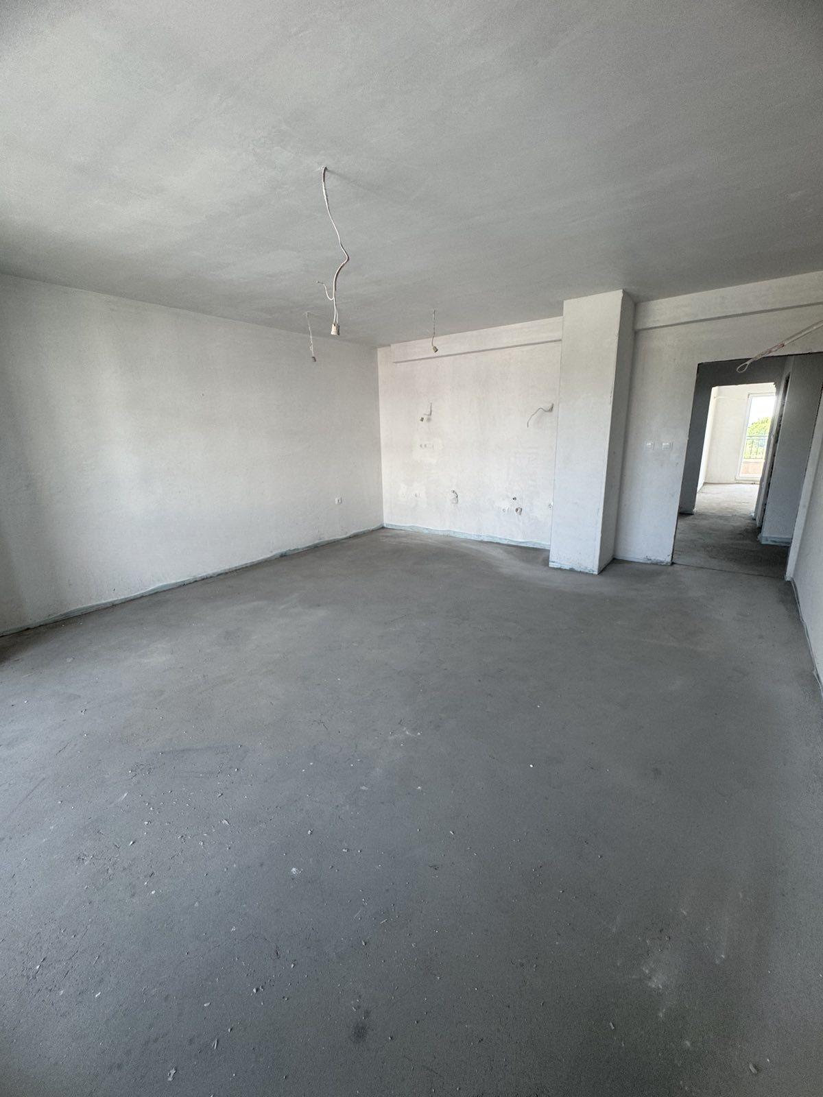 С АКТ 16! Тристаен БУТИКОВА сграда - кв. Беломорски 2