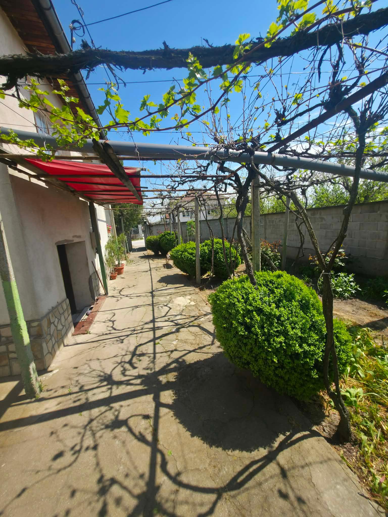 Къща с двор - село Цалапица 3