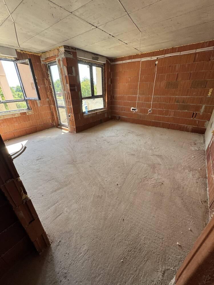 Двустаен малка бутикова сграда с АКТ 14 - Прослав