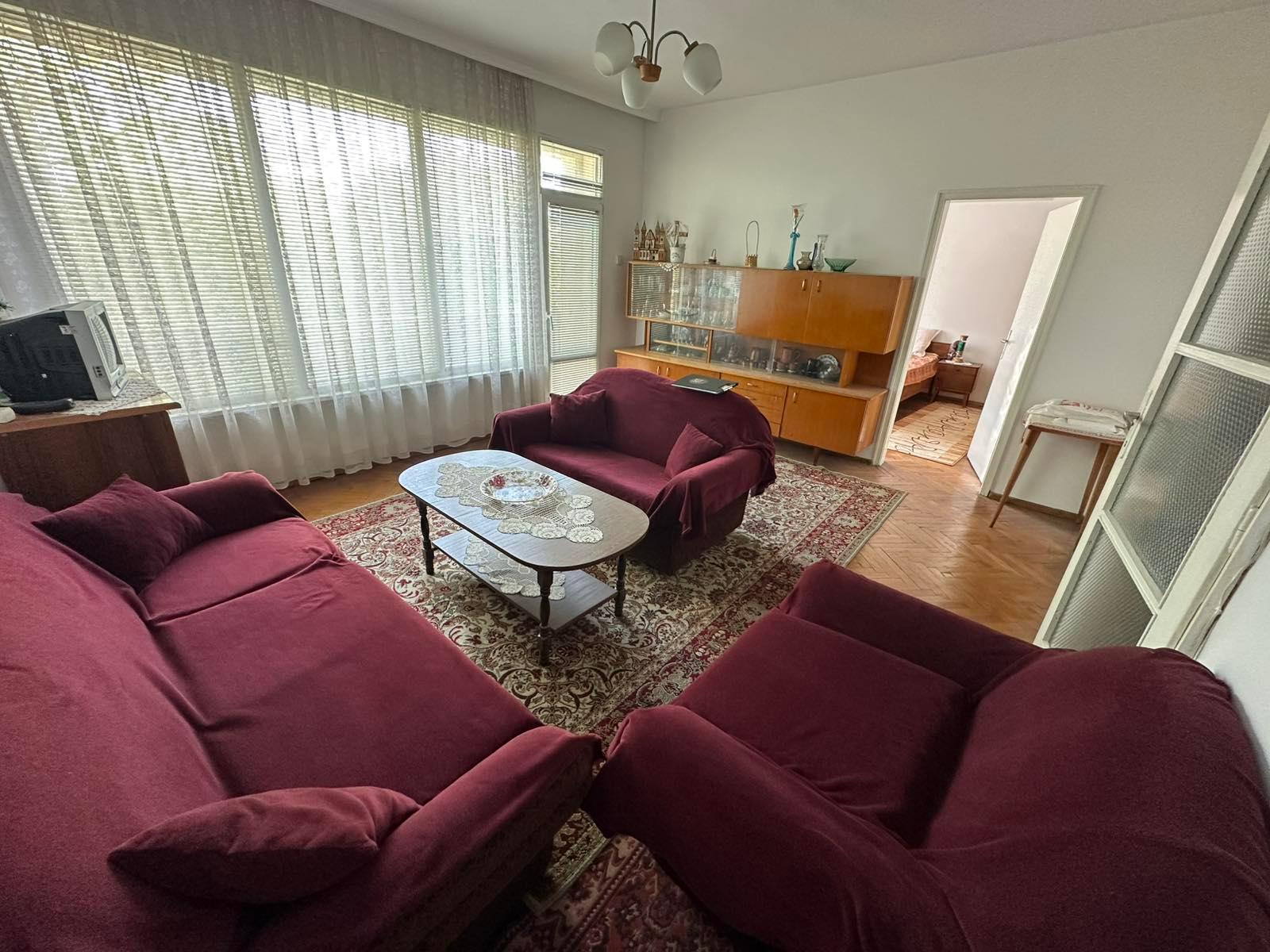 Четиристаен апартамент - кв. Кючук Париж