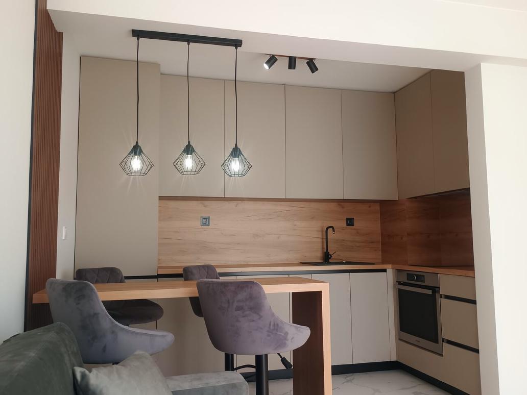 Двустаен обзаведен апартамент в кв. Остромила 2