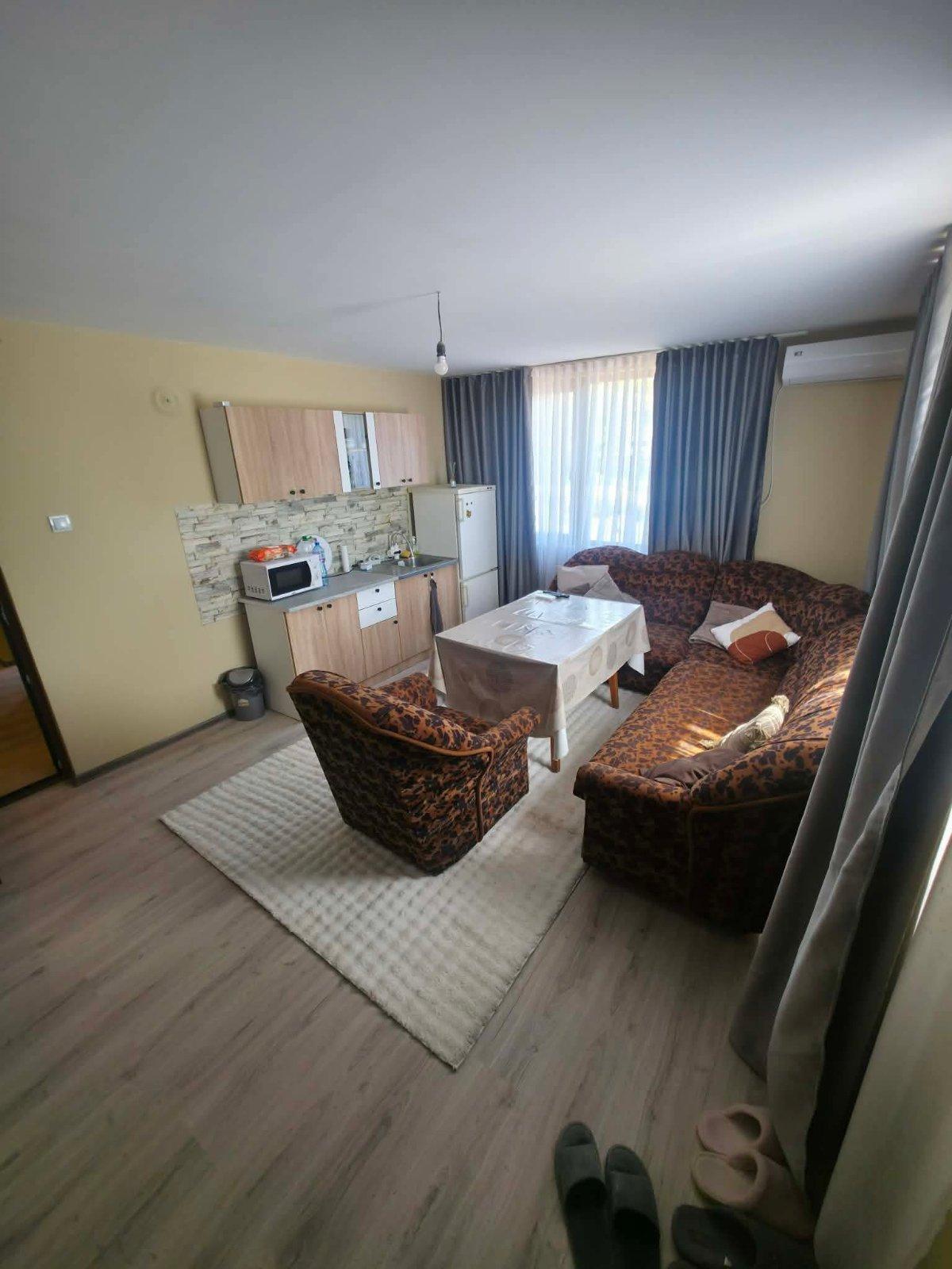 Продава се ексклузивно обзаведена едноетажна къща в с. Песнопой 3