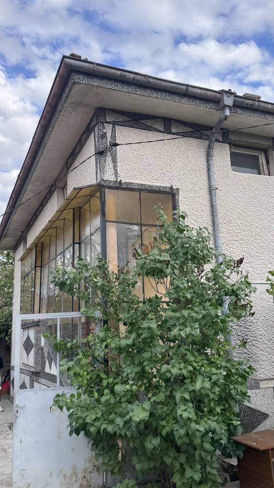  Къща с голям двор в с. Манолско Конаре - на 16 км от Пловдив