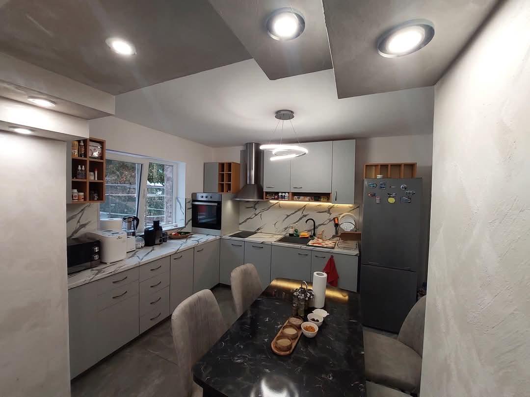 Обзаведена двуетажна къща - село Цалапица 2