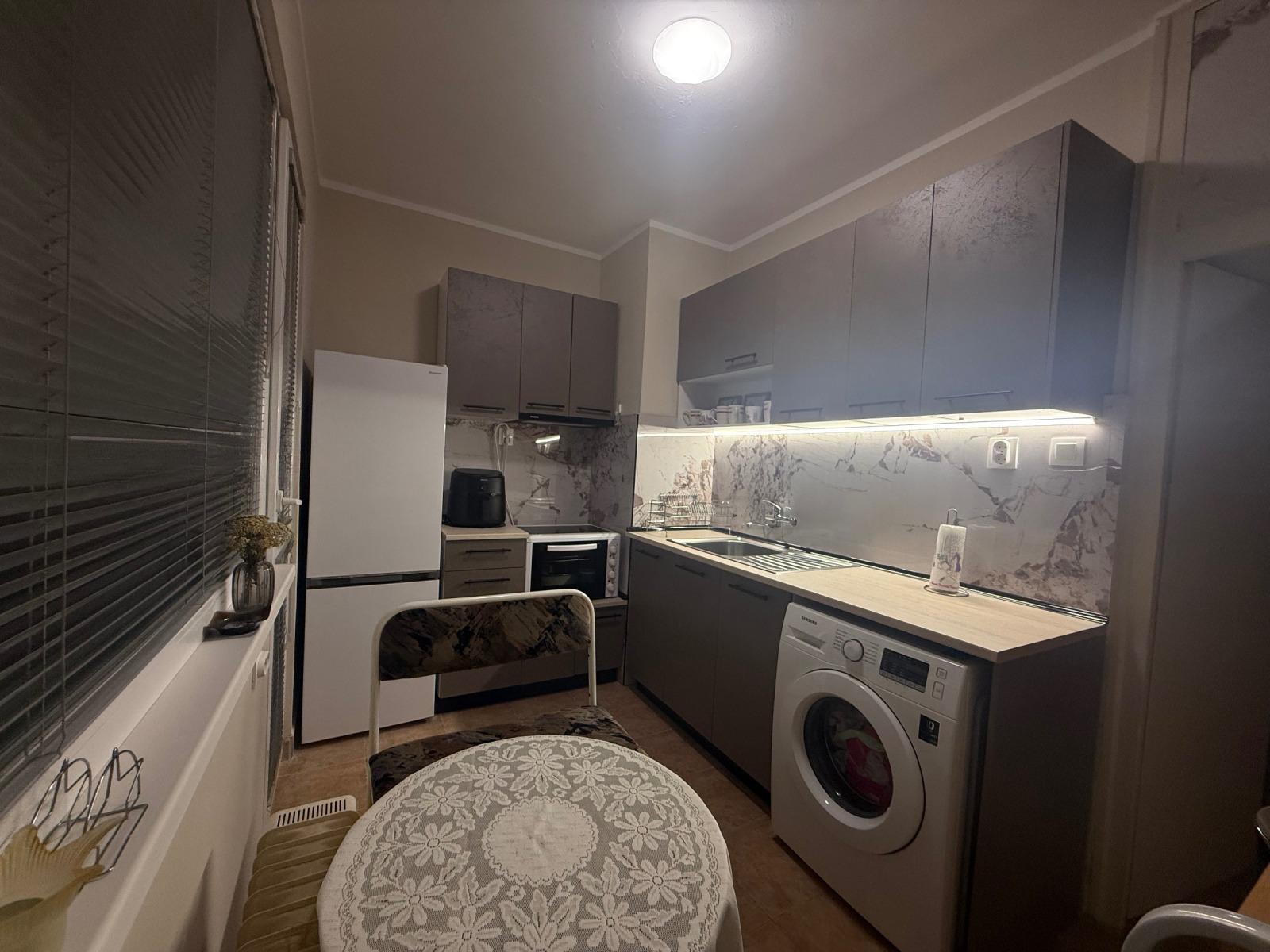 Двустаен обзаведен апартамент кв. Младежки хълм 2