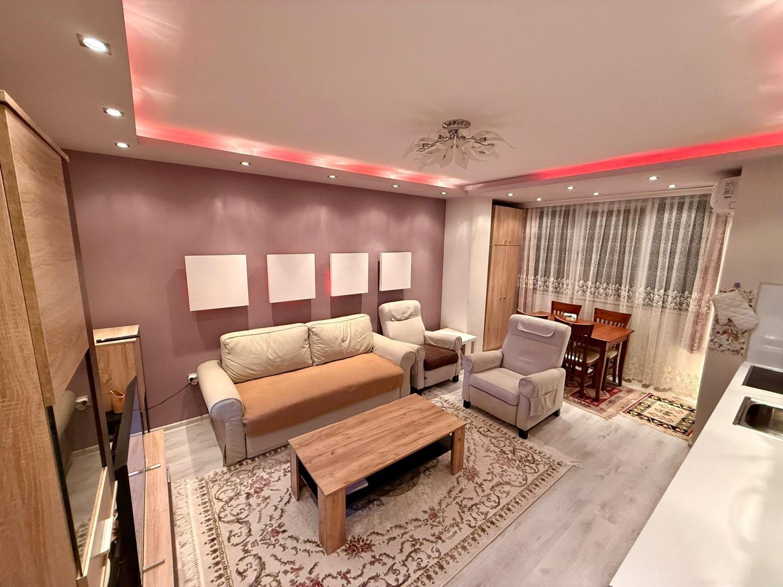 Тристаен обзаведен апартамент - ”Център”