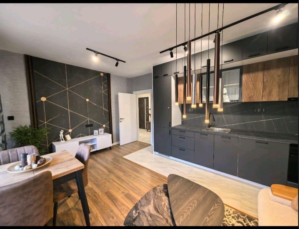 Тристаен обзаведен апартамент - кв. Гагарин