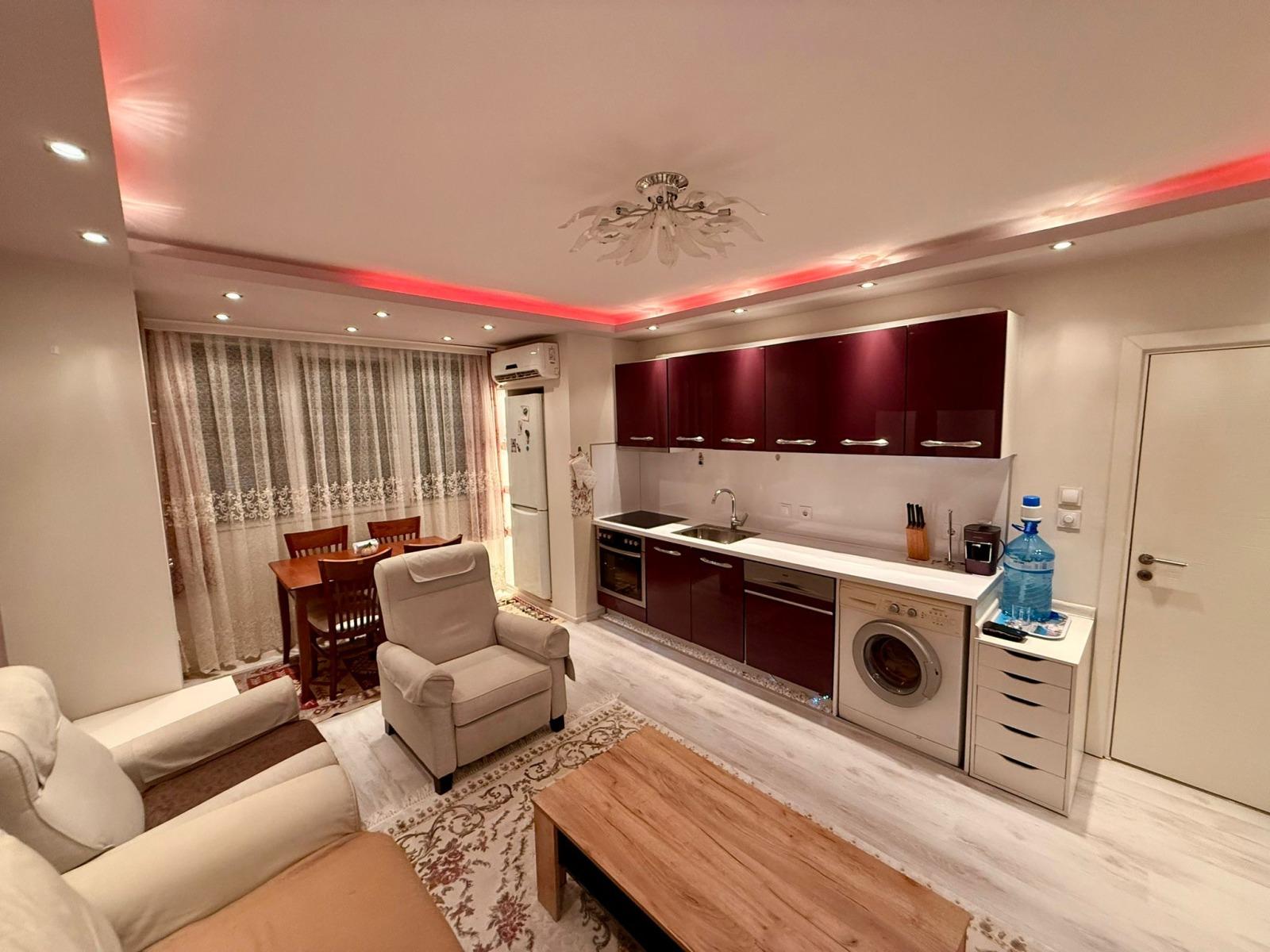 Тристаен обзаведен апартамент - ”Център” 2