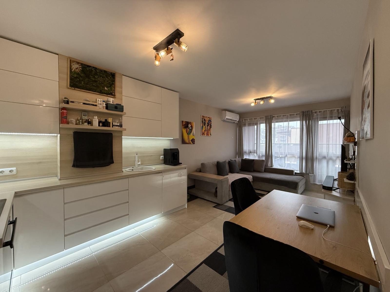 Двустаен обзаведен - кв. Кючук Париж 