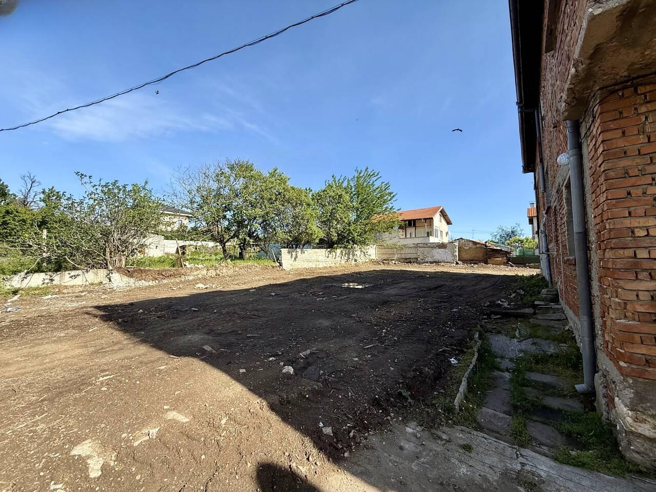 Ексклузивно! Две къщи на калкан със собствено дворно място 2