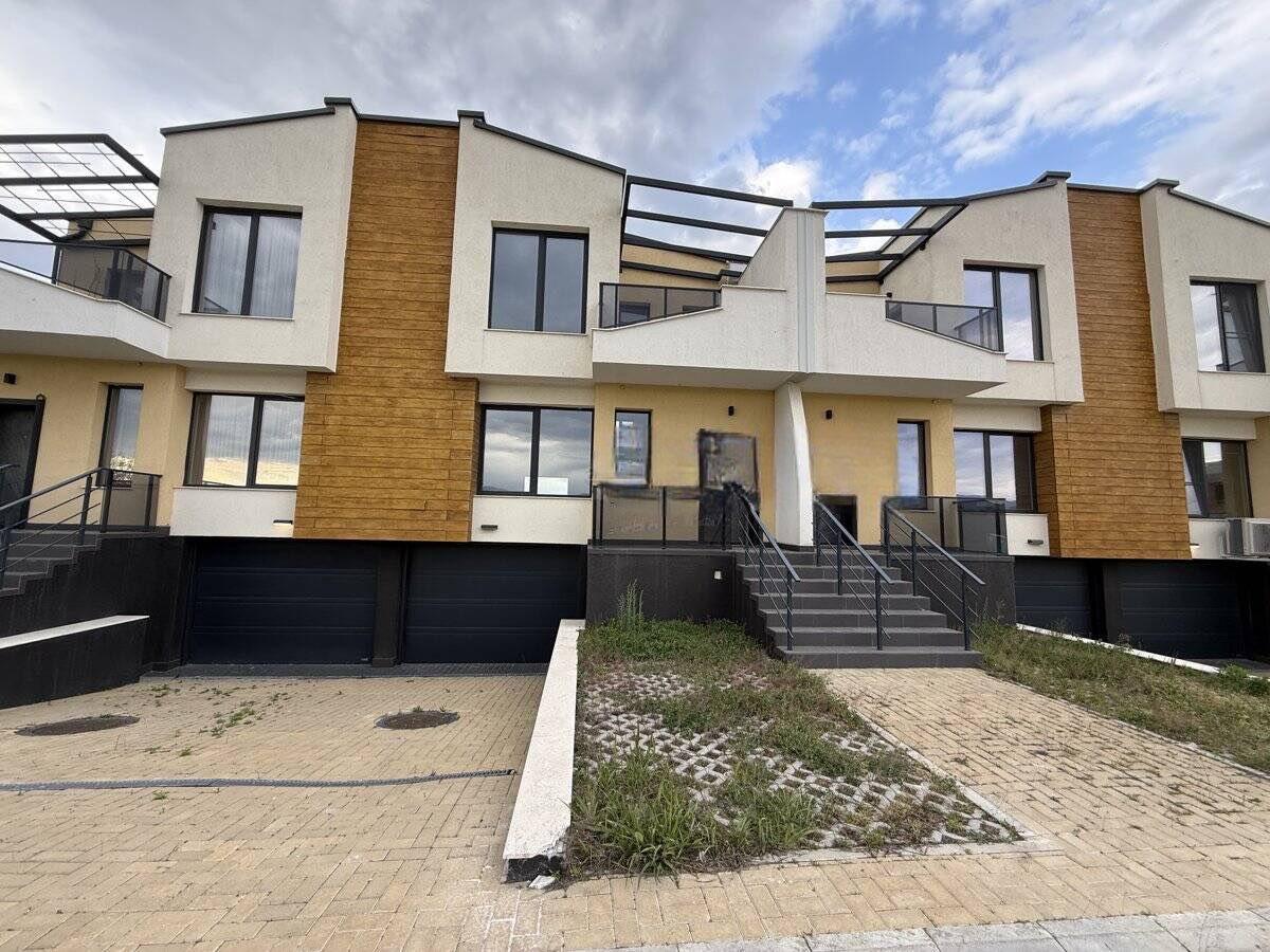 Къща с АКТ 16 в кв. Западен