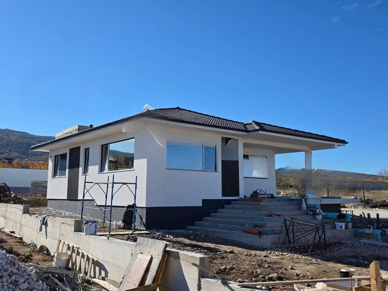 Къща ПРЕД АКТ 16 с ГАРАЖ - село Белащица