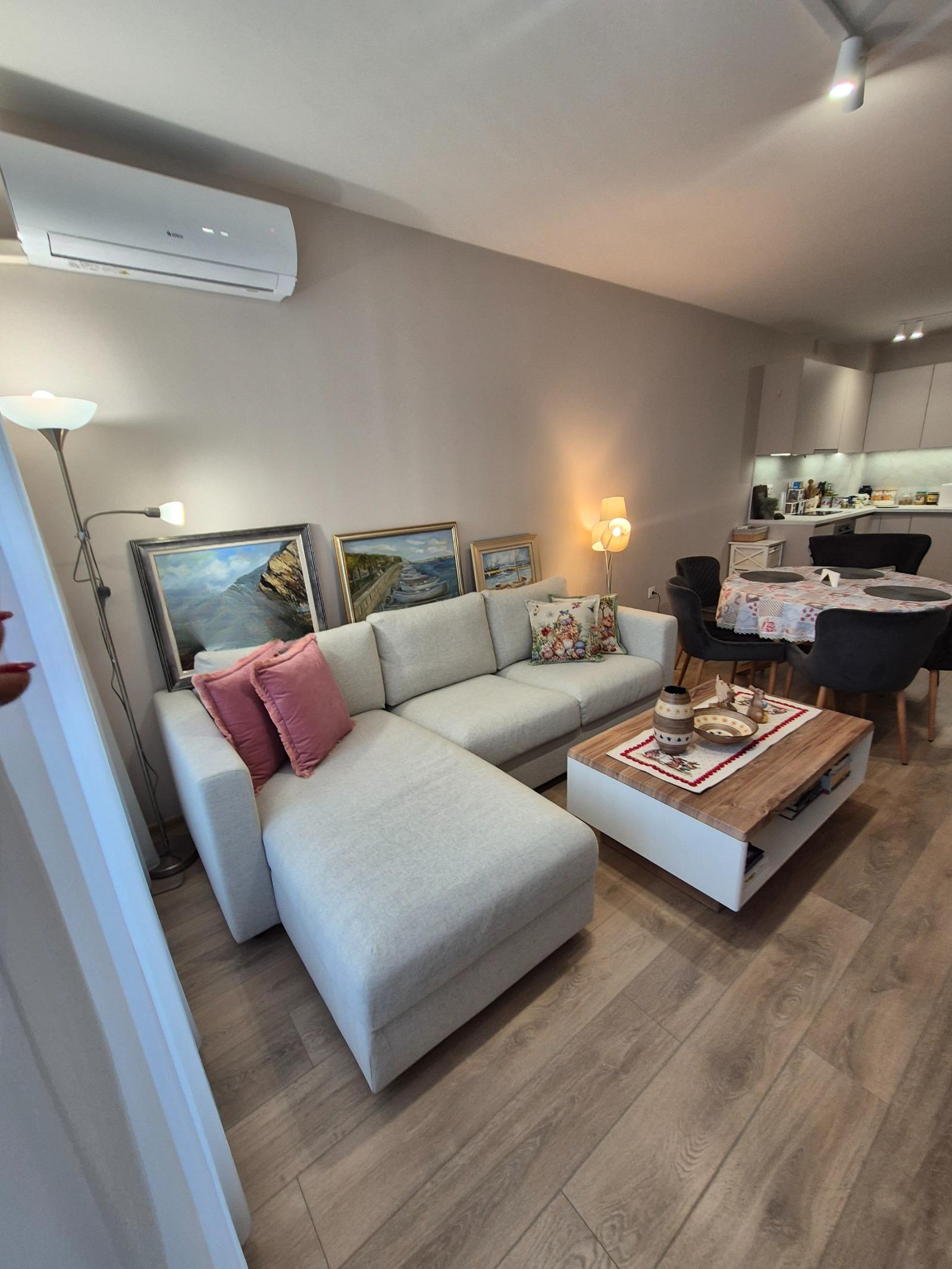 Двустаен обзаведен апартамент - ”Център” / ПАРКОМЯСТО В ЦЕНАТА