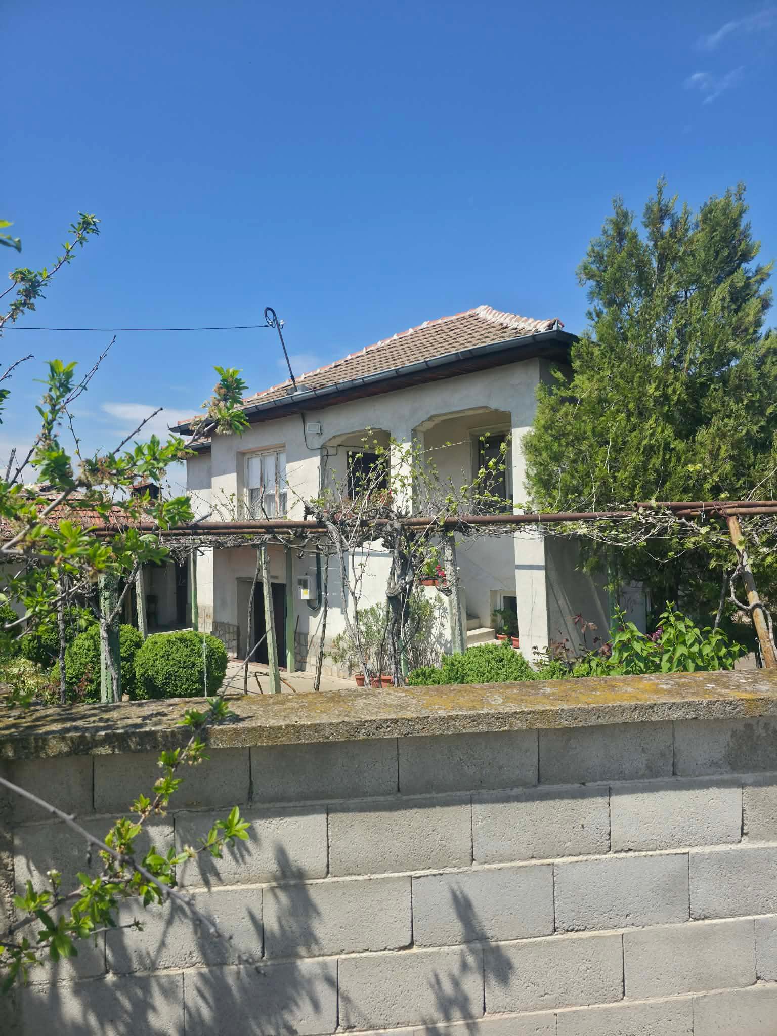 Къща с двор - село Цалапица 2