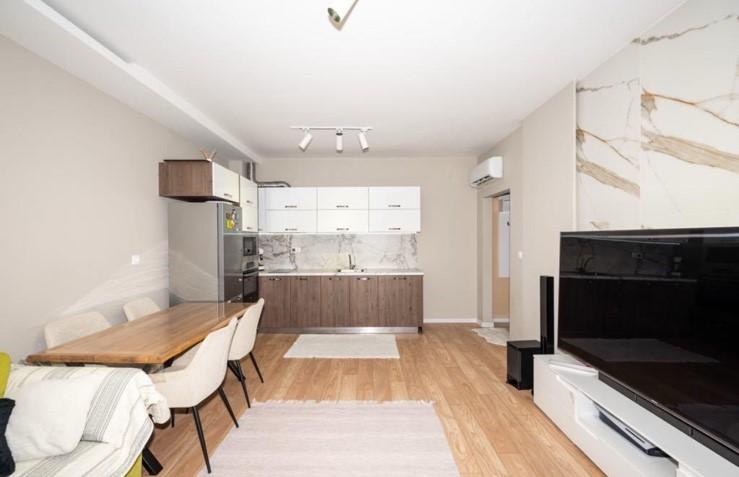 Двустаен обзаведен в БУТКОВ КОМПЛЕКС - кв. Остромила