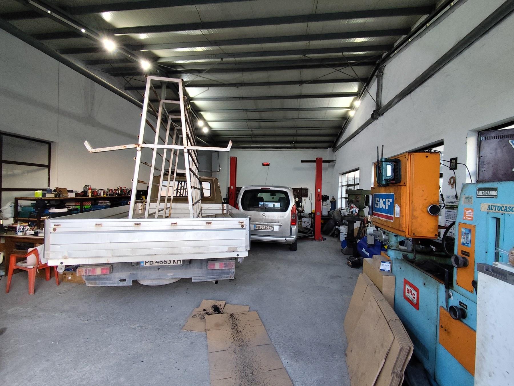 Работещ бизнес - Автосервиз с наематели и голям парцел! 3