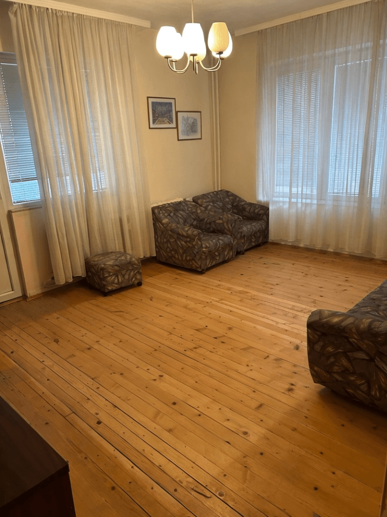 ТОП ЦЕНТЪР - Етаж от къща с гараж и паркоместа, Пловдив