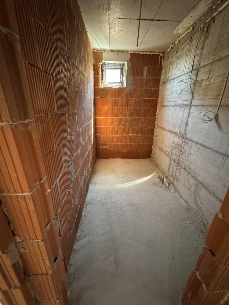 Двустаен малка бутикова сграда с АКТ 14 - Прослав 3