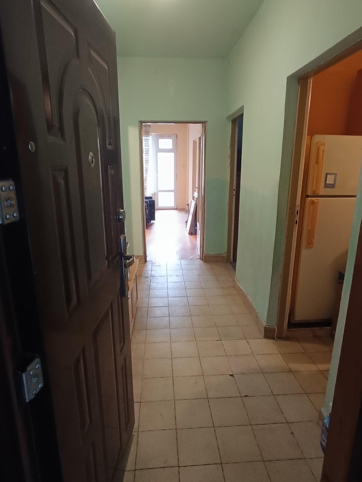 Тристаен апартамент кв. Тракия
