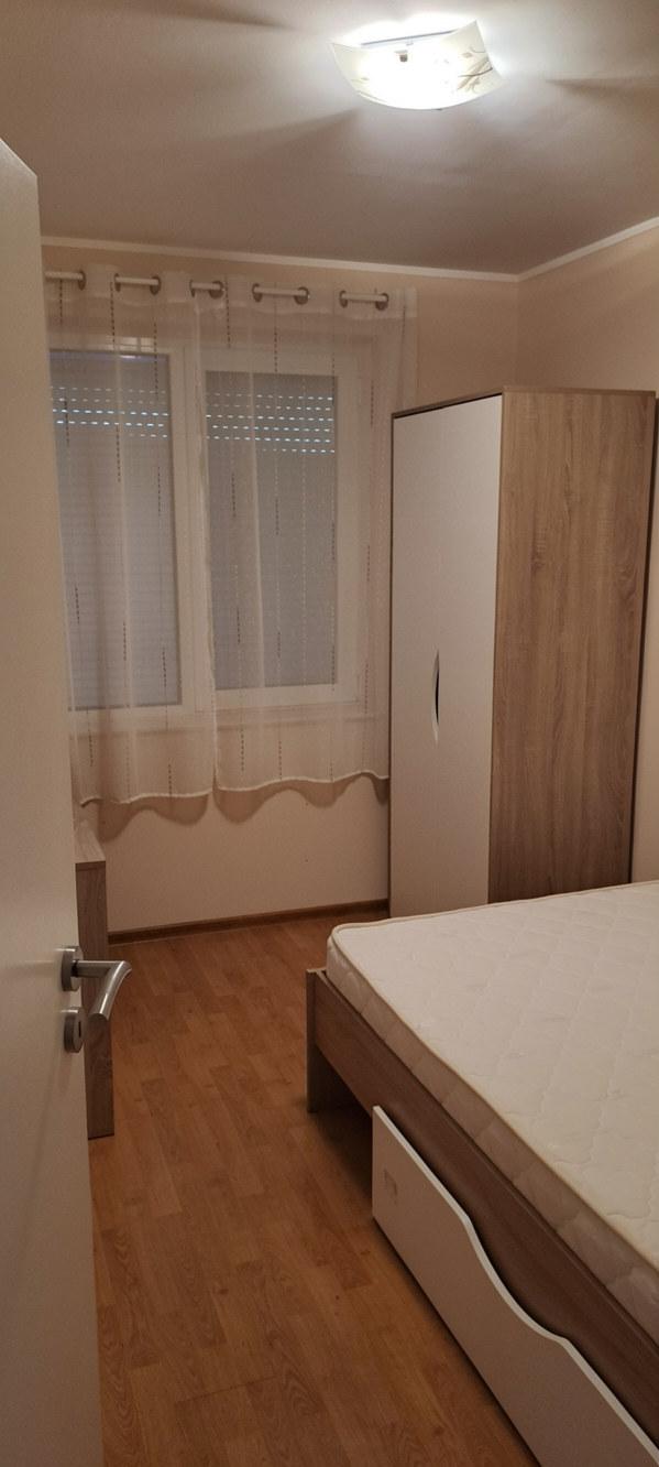 Тристаен обзаведен апартамент - кв. Кючук Париж 3