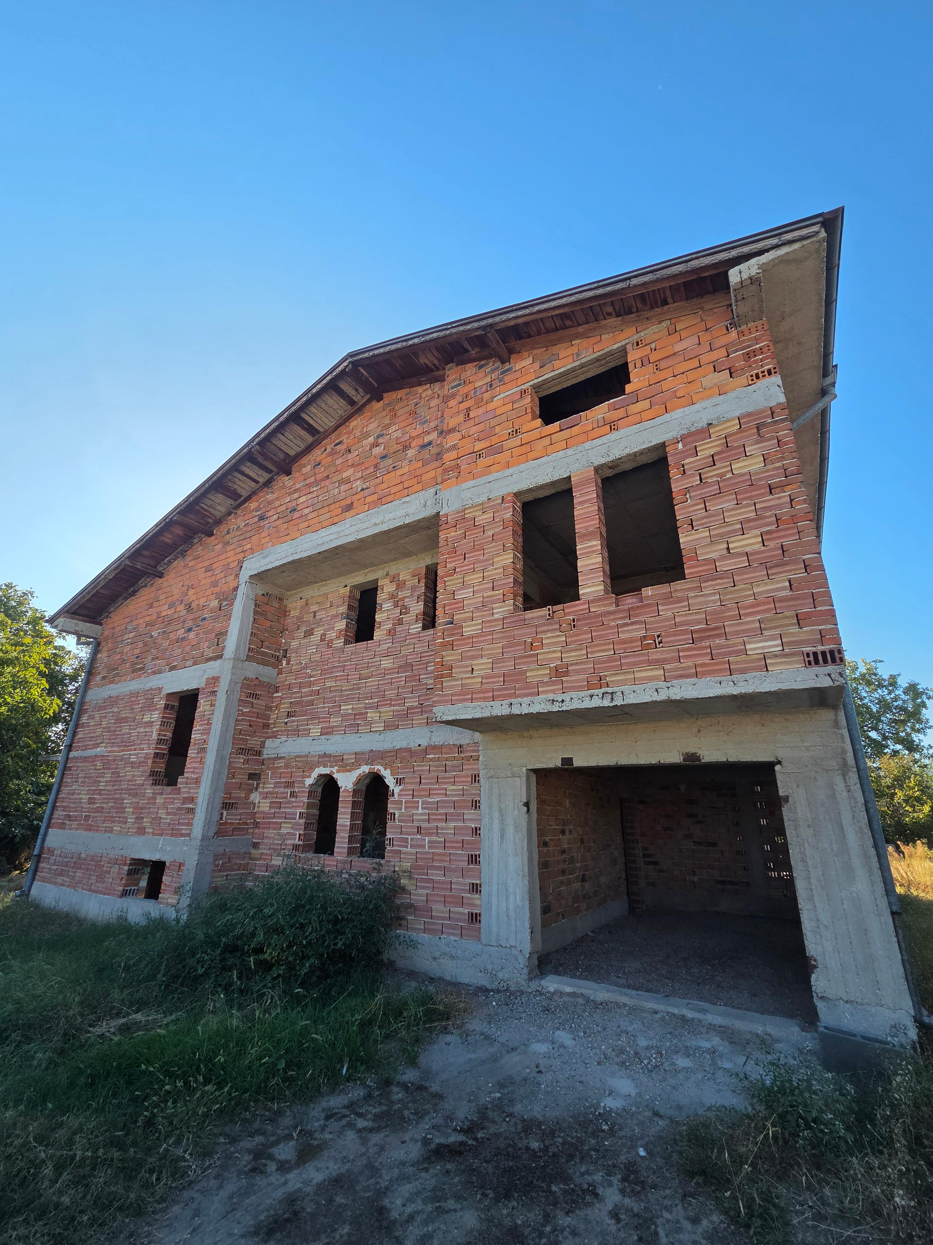 Продава се нова къща в с. Строево, обл. Пловдив! 2