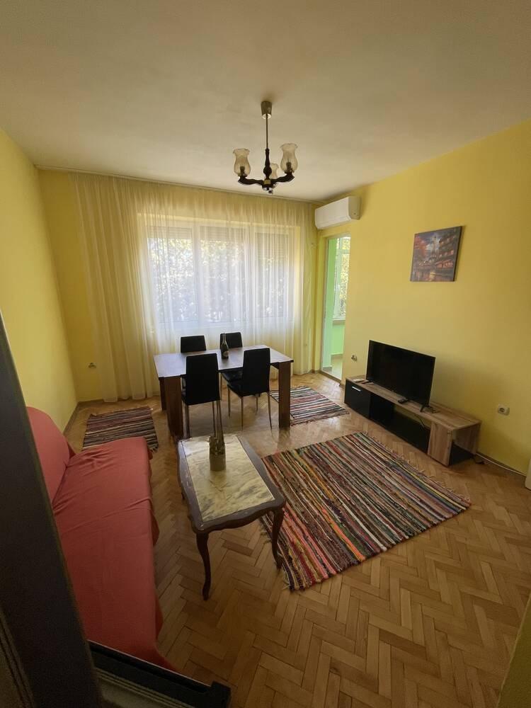 Тристаен обзаведен апартамент - кв. Център 3